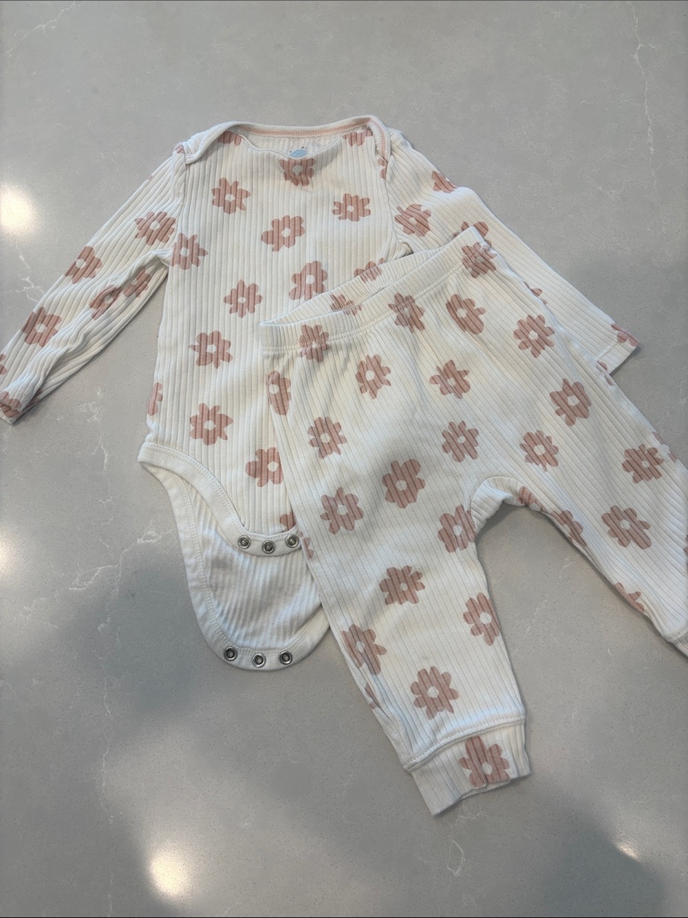 Cloud IslandBaby Ribbed Floral 2-Piece Bodysuit & Pants Set — White & Dusty Pink